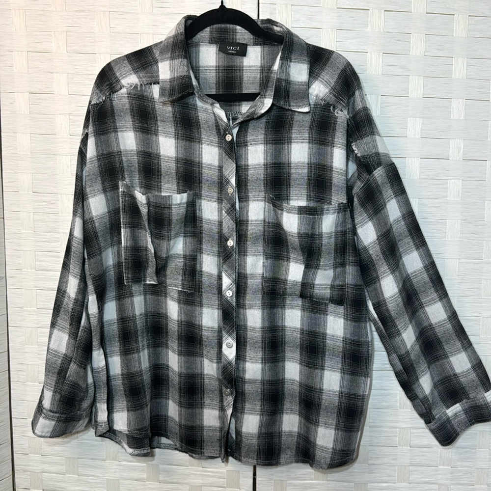 Vici Black & White Plaid Oversized Lightweight Flannel Button Down‎ Size Small